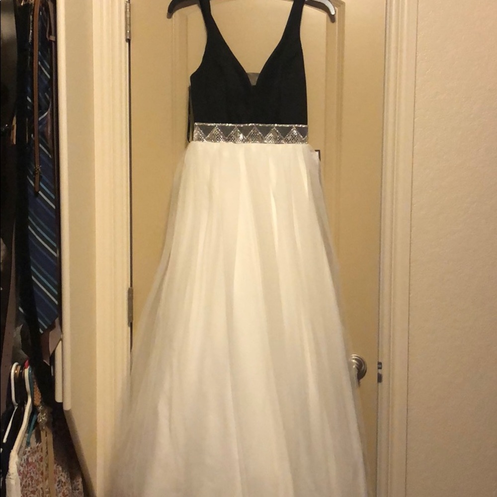 Black and white prom dress - Picture 5 of 8